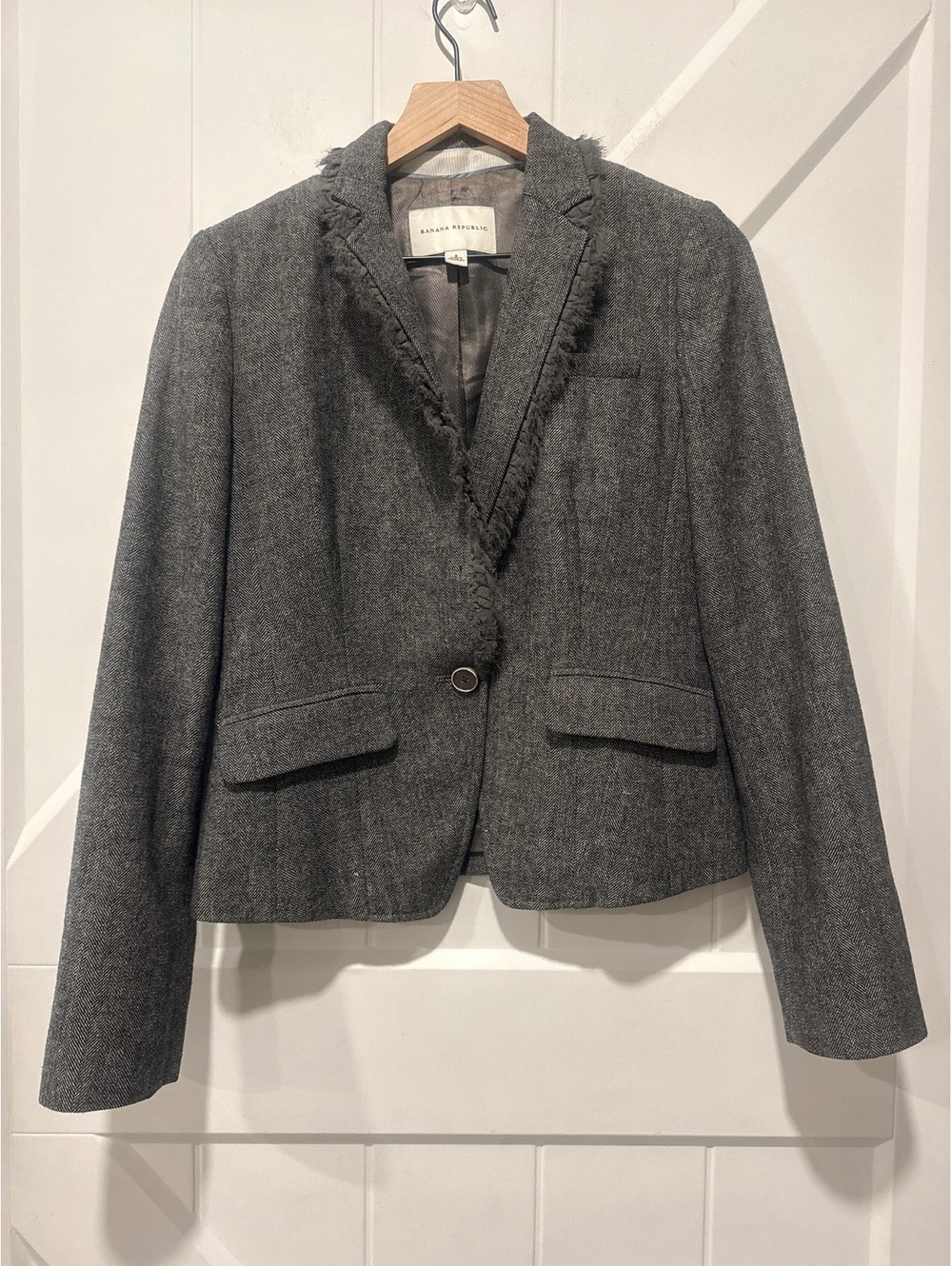Banana Republic Gray Tweed Wool Blend Blazer Jacket with Frayed Edge, Size 8